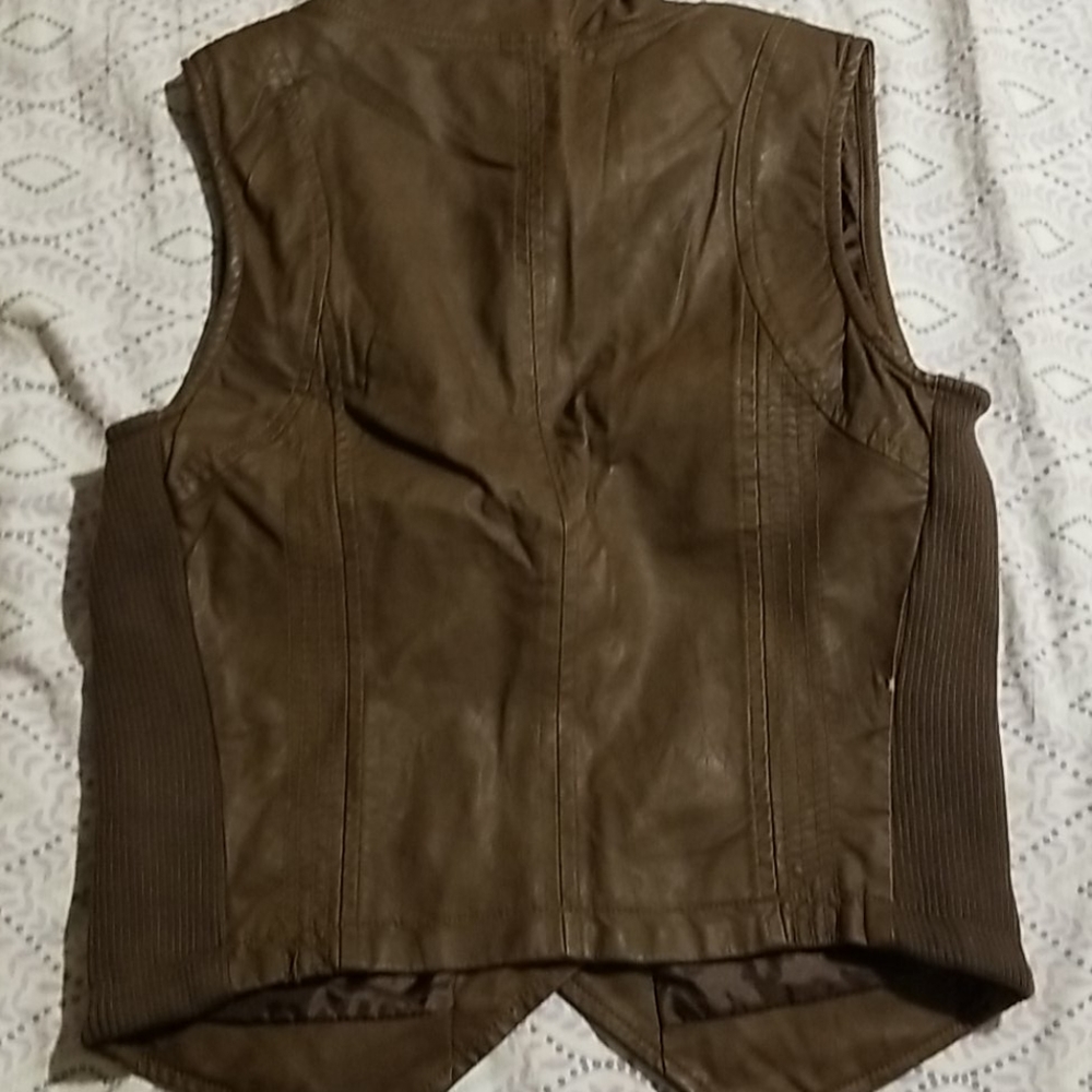 Vest - Picture 2 of 6